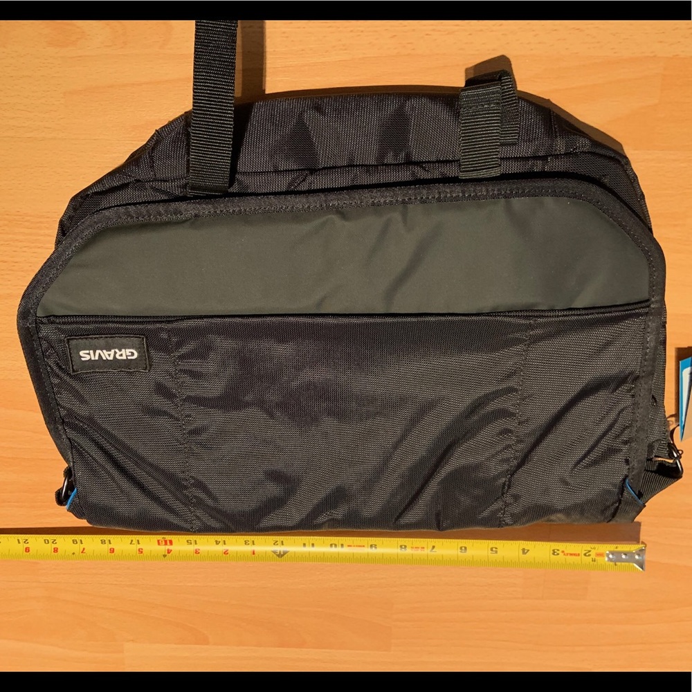 Burton Gravis Messenger Bag NWT